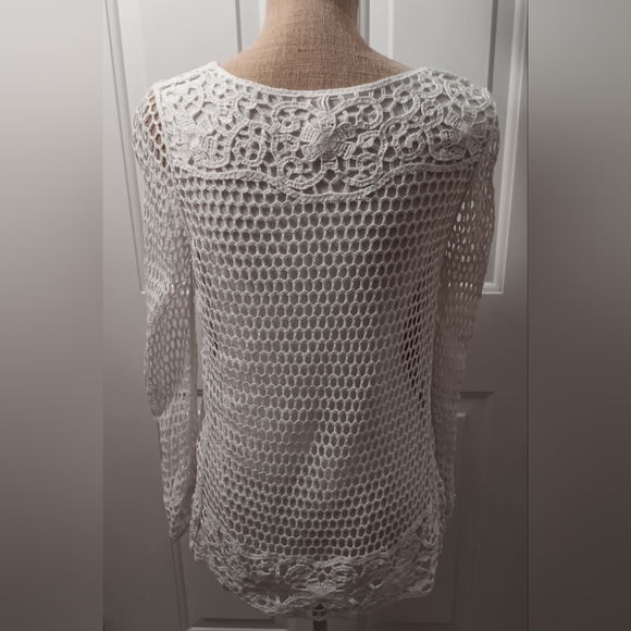 V Christina White Floral Embroidered Blouse Size M - Picture 4 of 5